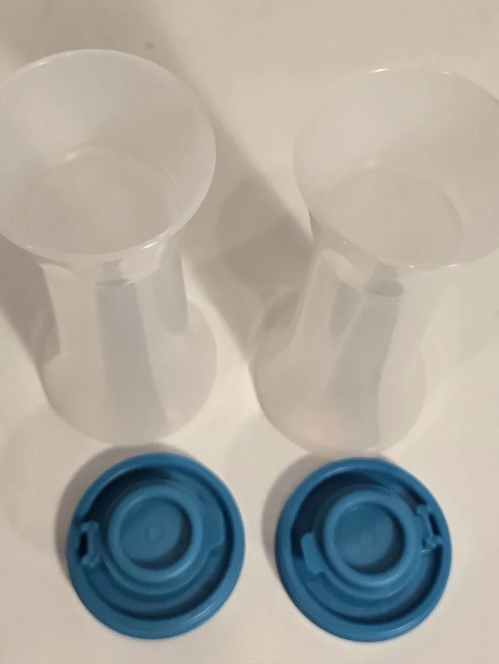Large Tupperware Hourglass Salt and Pepper Shakers Set Clear With Teal Snap Tops